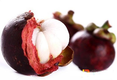 山竹被稱(chēng)為水果皇后營(yíng)養(yǎng)價(jià)值豐富，可是山竹買(mǎi)回家怎么吃呢？